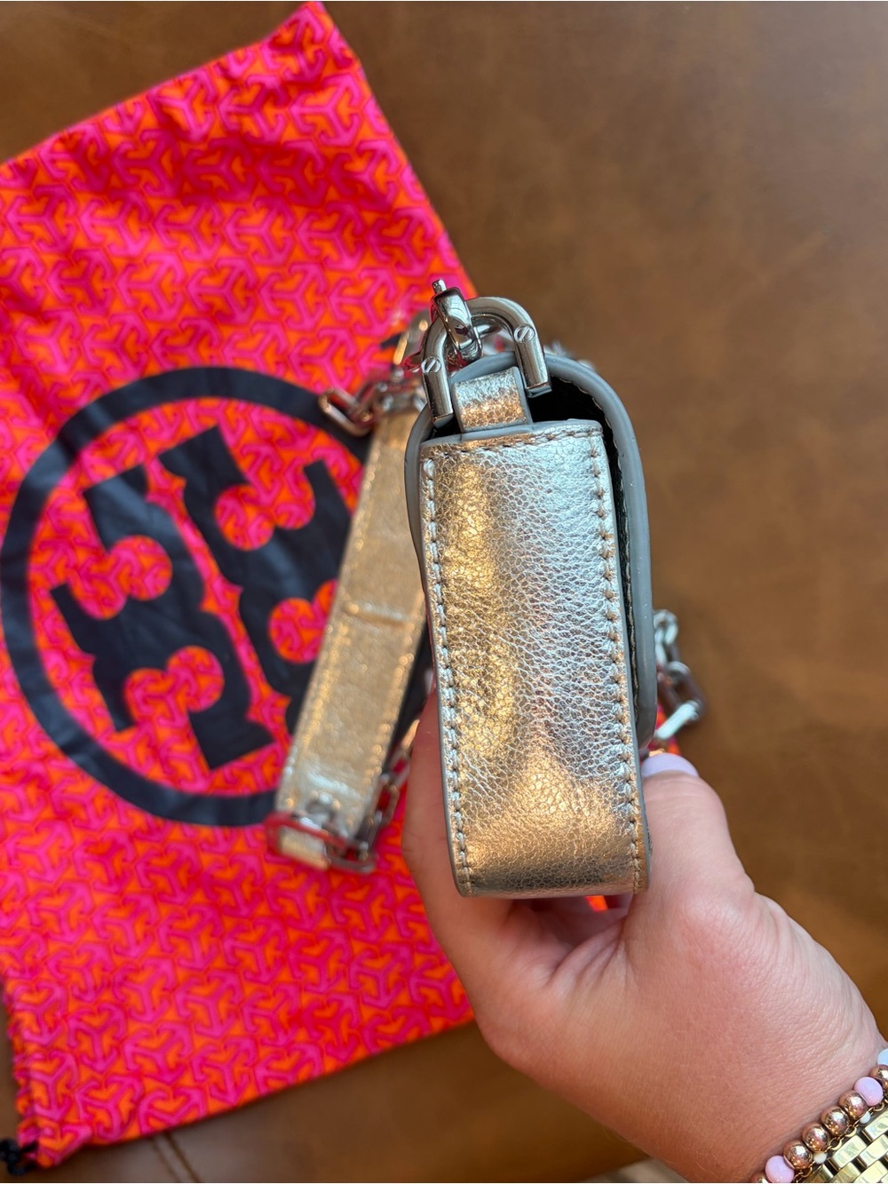 Tory Burch Reva Silver Metallic Leather Chain Crossbody Bag Clutch & Dustbag - Picture 11 of 11